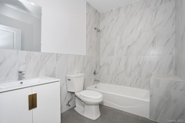 Building Photo - 962 US-9W