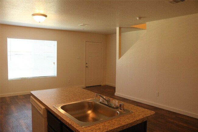 Building Photo - 10535 Mills Rd