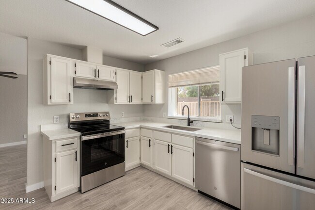 Building Photo - 4001 W Libby St