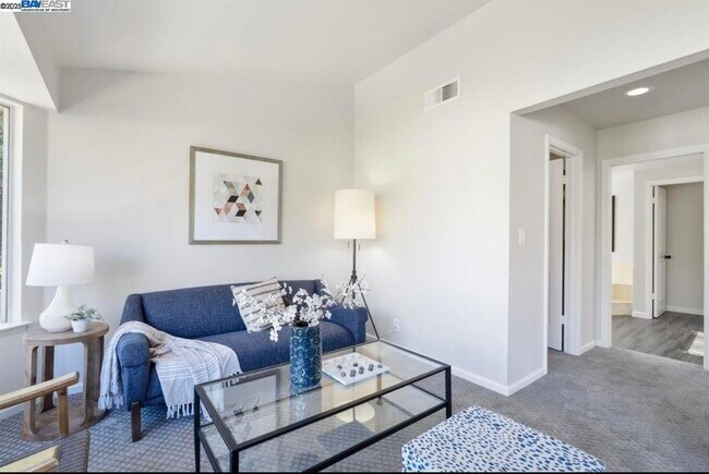 Building Photo - 5 Stuart Pl