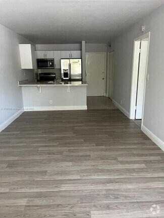 Building Photo - 2701 Riverside Dr