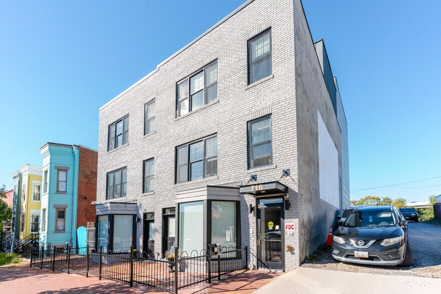 Building Photo - 716 L St SE