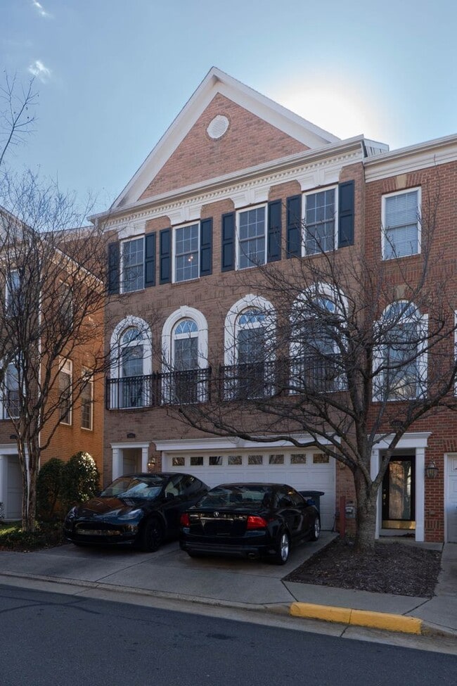Building Photo - Well Appointed 3 Bedroom 3.5 Bath Townhome in Fairfax