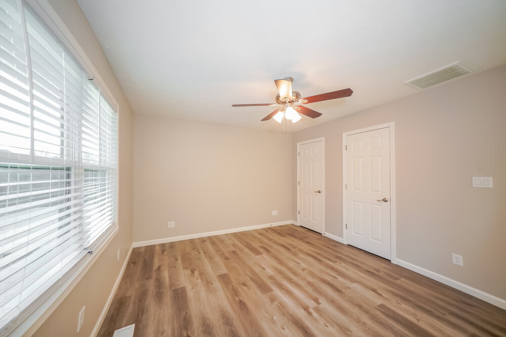 Building Photo - 703 Willow Ct