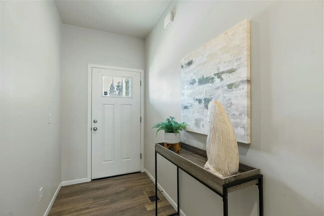 Building Photo - Charming 3-Bedroom, 2-Bathroom Home in Hun...