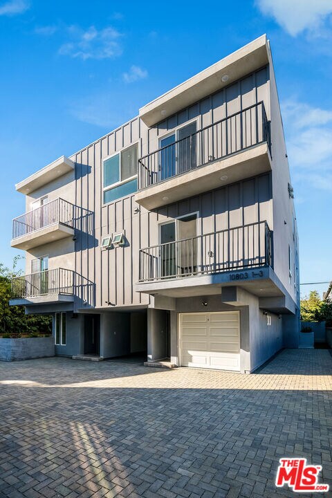 Building Photo - 10803 1/2 Kling St