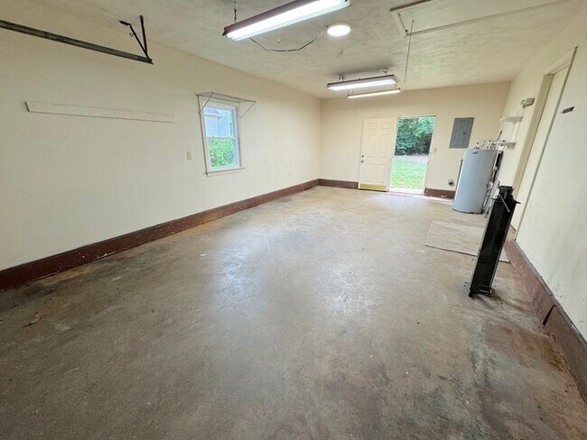Building Photo - COME MEET YOUR NEW HOME!!!