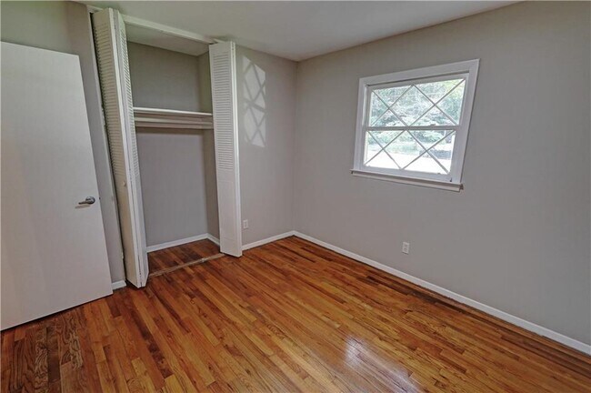Building Photo - 2968 Fantasy Ln