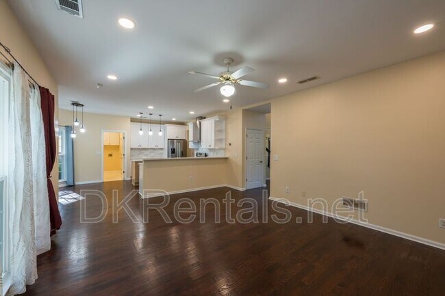 Building Photo - 2433 Gablewood Dr NE