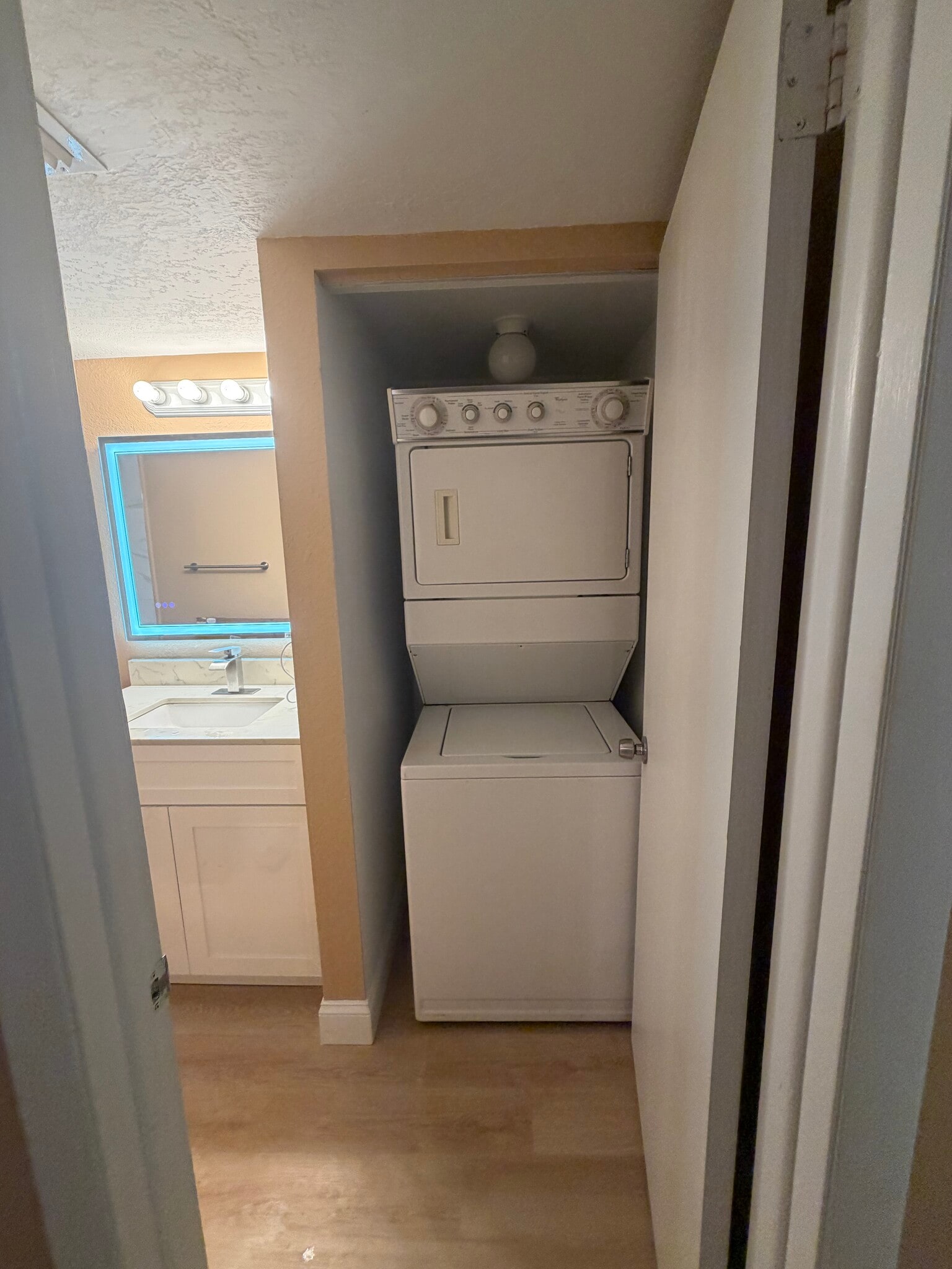 Building Photo - 120 Sparrow Dr