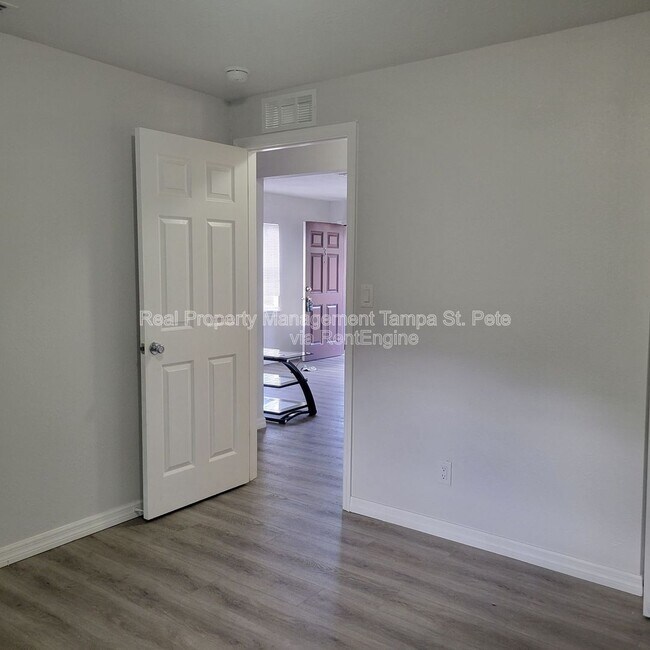 Building Photo - 8429 N 39th St