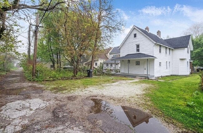 Building Photo - 2056 W 95th St