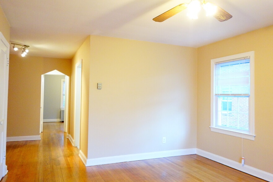 Building Photo - 8408 Greenwood Ave