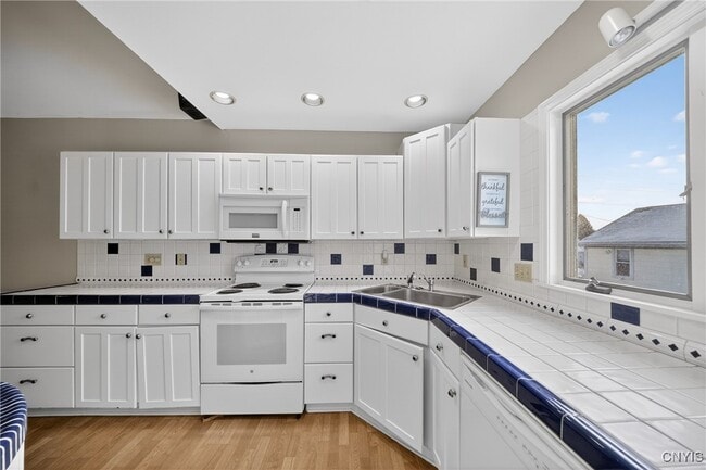 Building Photo - 2340 Court St