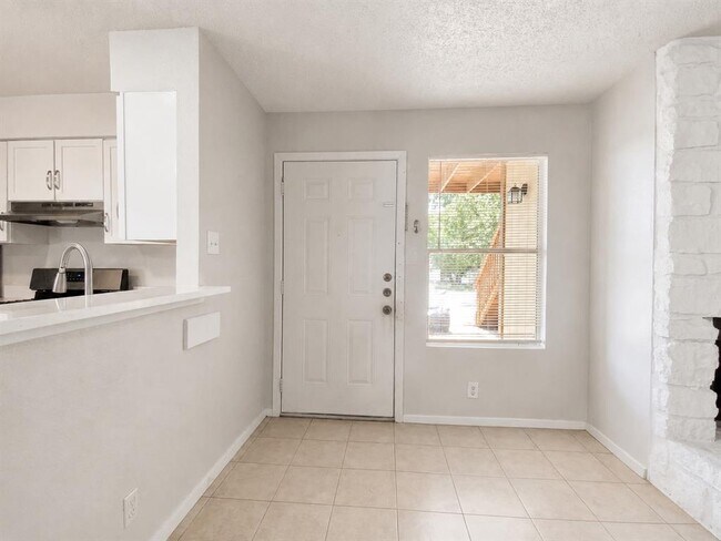 Building Photo - 2300 Cedrick Cove