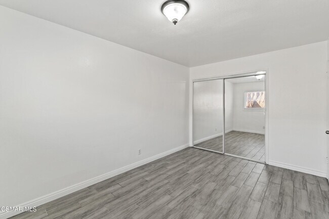 Building Photo - 3345 Porter Ln