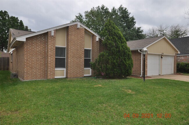 Building Photo - 2706 Sunbird Dr