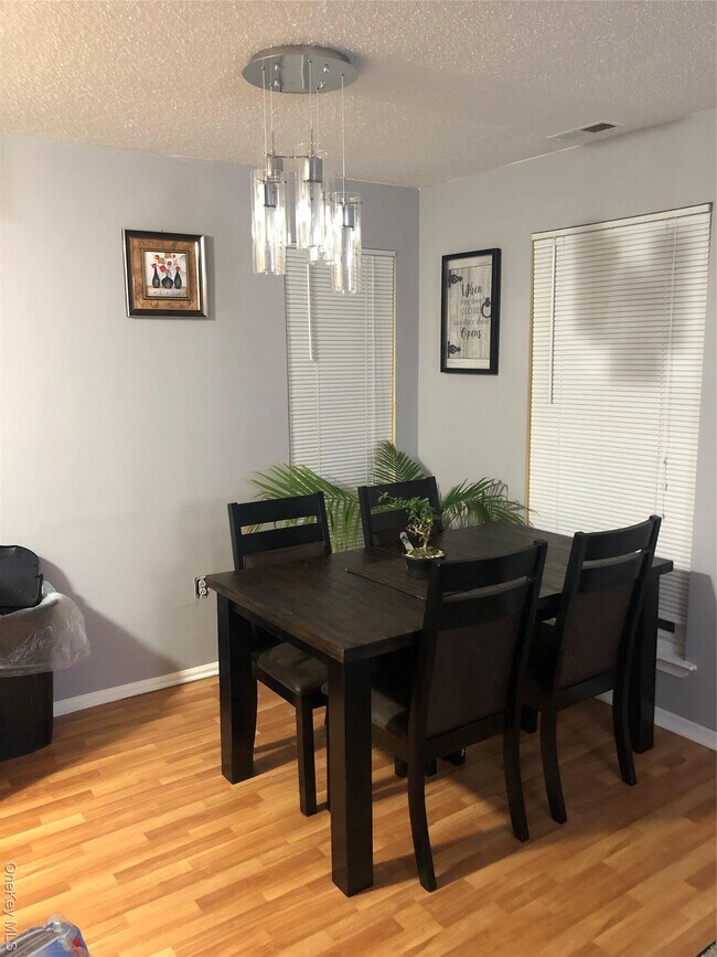 Building Photo - 31 Moore Ln