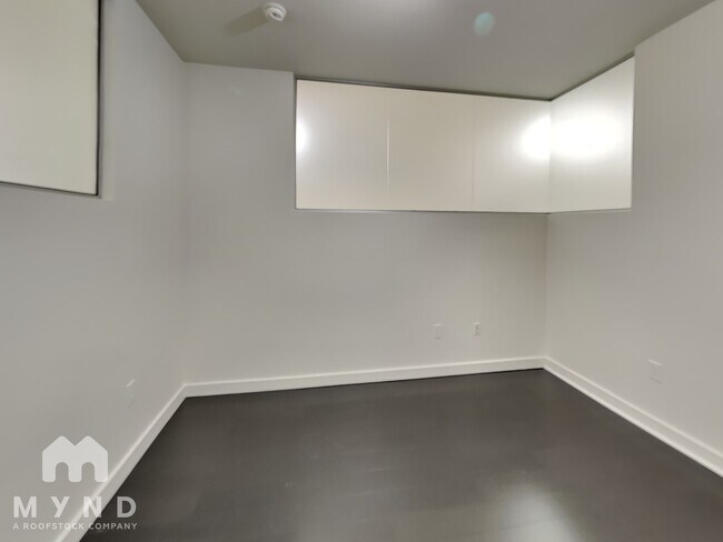 Building Photo - 4040 N Hall St