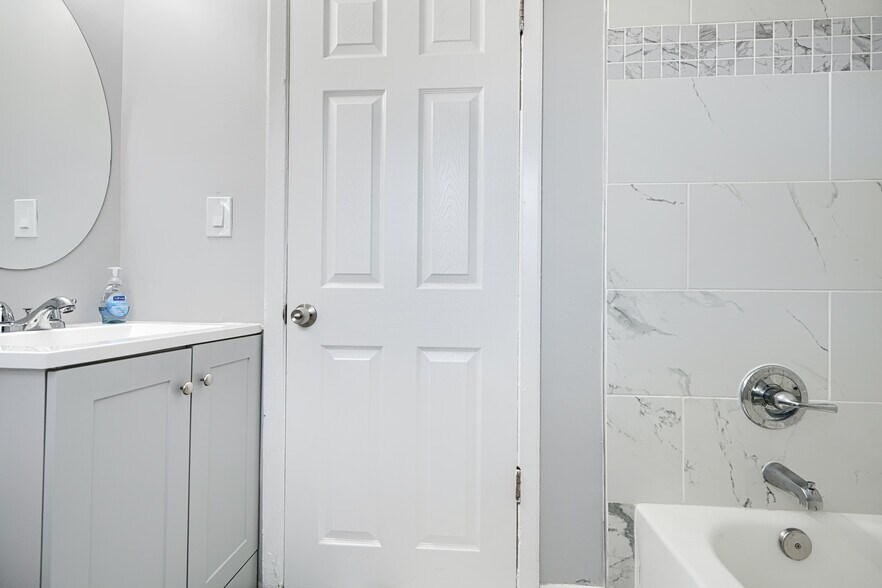 Building Photo - 631 Charraway Rd