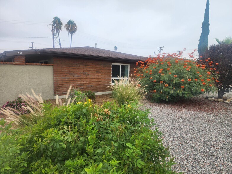 Front Yard - 431 S Simpson Ave