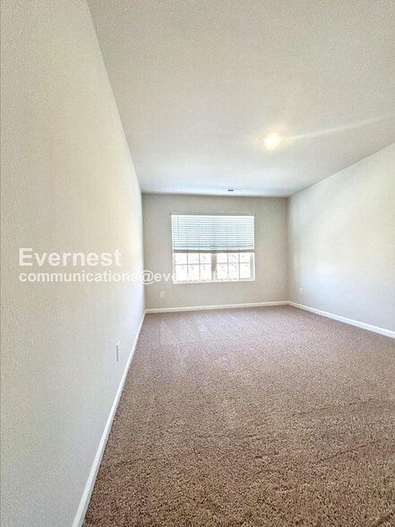 Building Photo - 2140 Willow Gln Dr