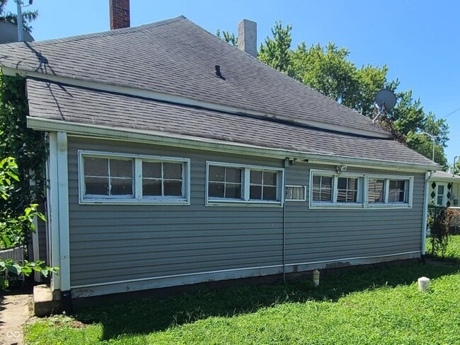 Building Photo - 1314 E 10th St