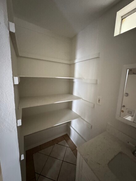 Building Photo - 4037 W 23rd St