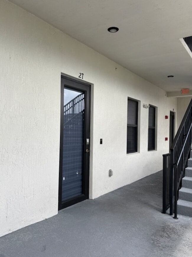 Building Photo - Great Condo unit in Doral