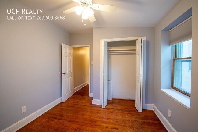 Building Photo - 2211 Bainbridge St