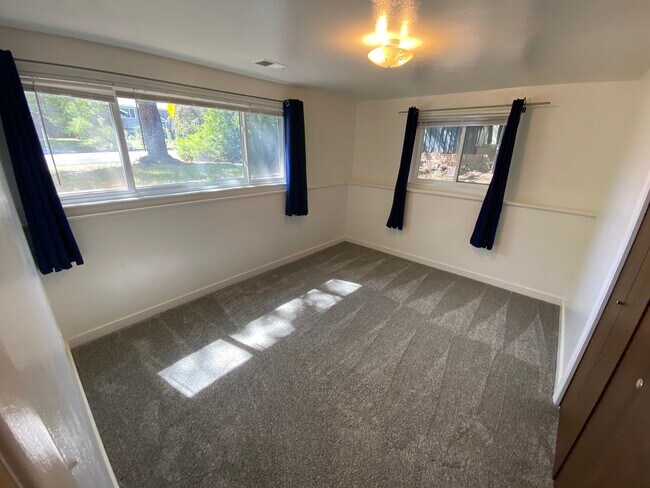 Building Photo - 1475 Chambers Dr