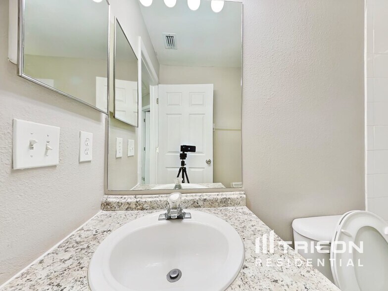 Building Photo - 828 Cape Cod Cir