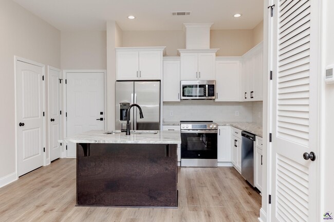 Building Photo - 1013 Northside Dr