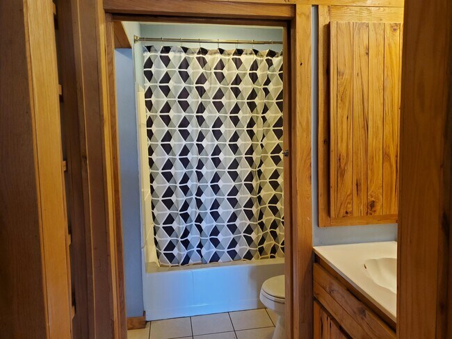 Building Photo - 2553 Everitt Dr