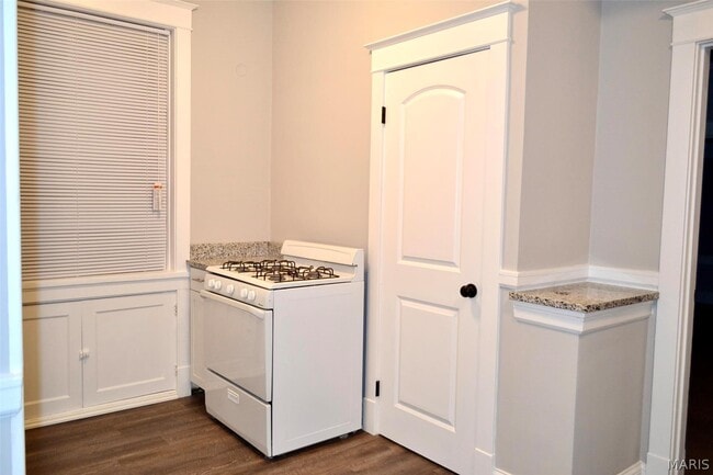 Building Photo - 4919 Murdoch Ave