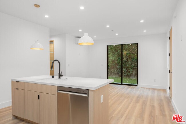 Building Photo - 5313 Ben Ave