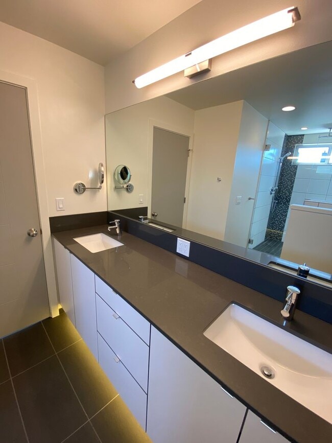 Building Photo - 3Bd/2.5Ba Seattle House