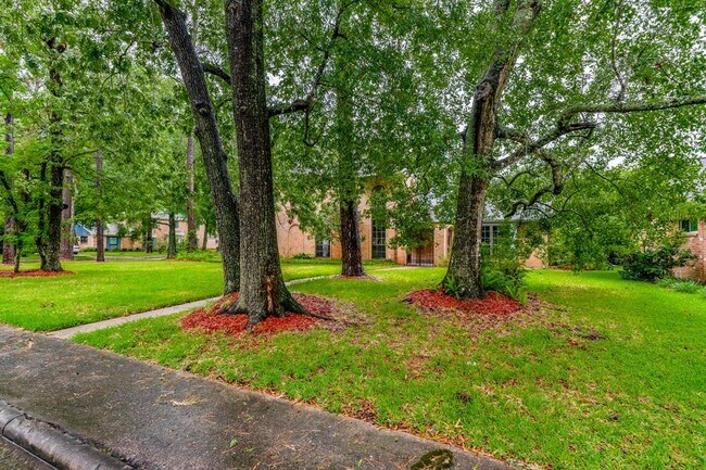 Building Photo - 2710 Yorktown Dr
