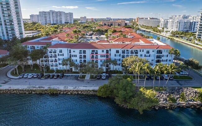 Building Photo - 3255 NE 184th St