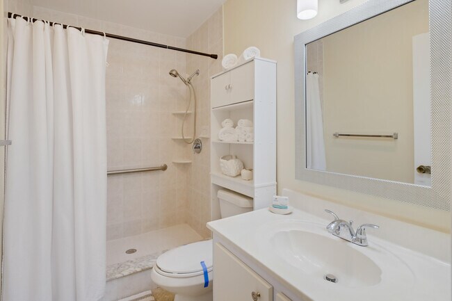 Building Photo - 459 Franconia Cir