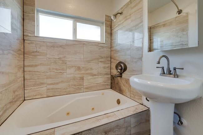 Building Photo - 7726 Laurie Way