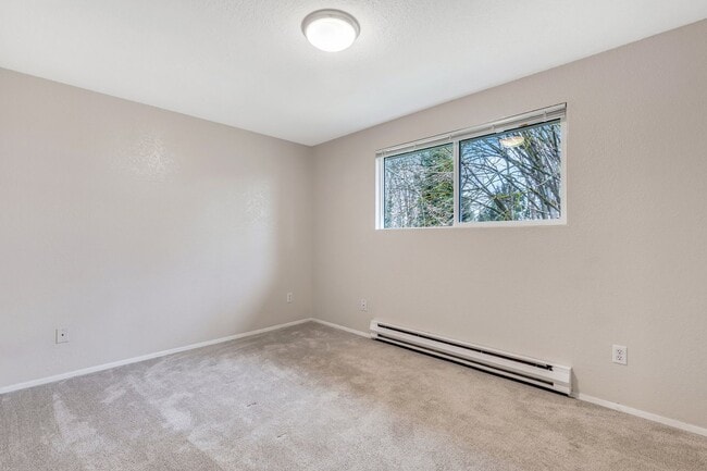 Building Photo - Spacious Townhome Duplex with Large fenced...