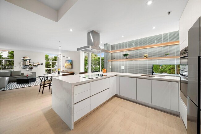 Building Photo - 600 76th St