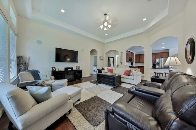 Building Photo - 102 Buck Trail Pl