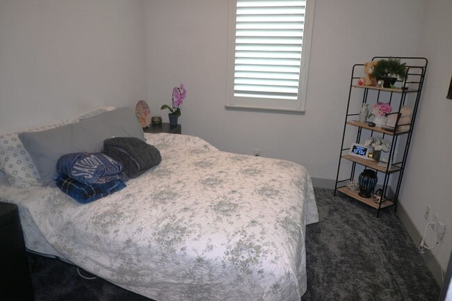 Building Photo - 10060 Carinata Dr