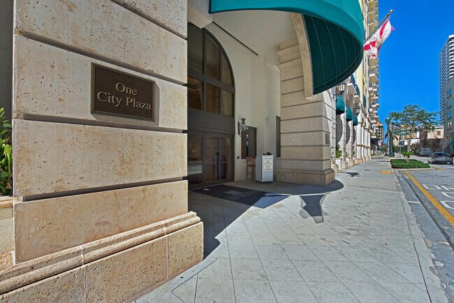 Building Photo - 801 S Olive Ave