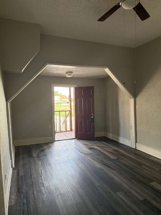 Building Photo - Super Affordable 3/2 on the South Side