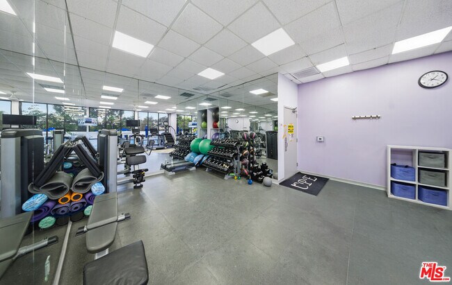 Building Photo - 2160 Century Pk E