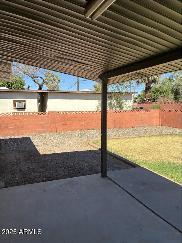 Building Photo - 414 E Hermosa Dr