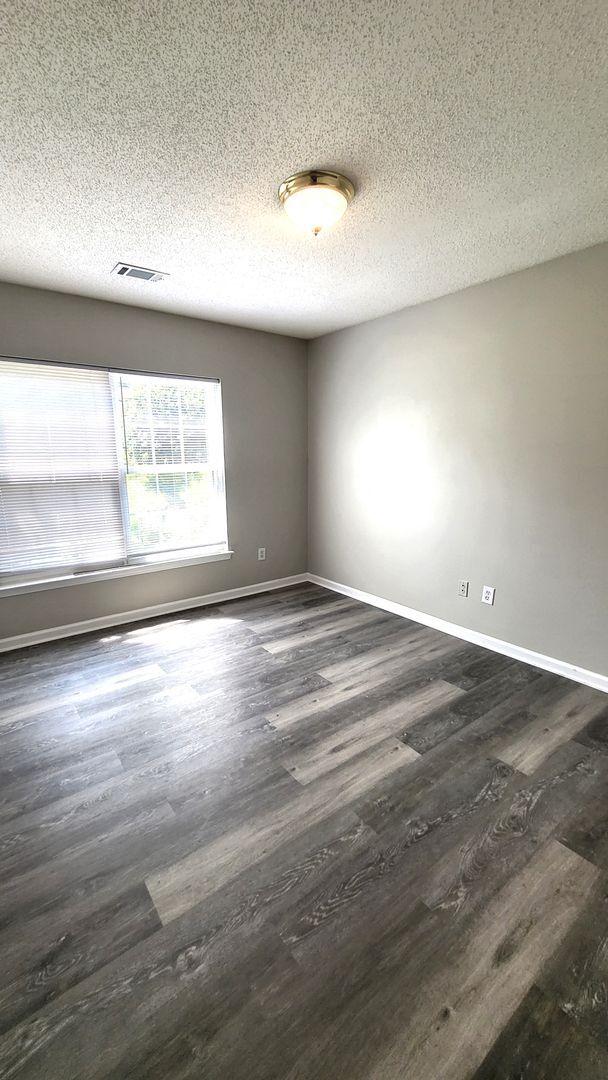 Building Photo - Two Weeks FREE Rent!  Four Bedroom House A...